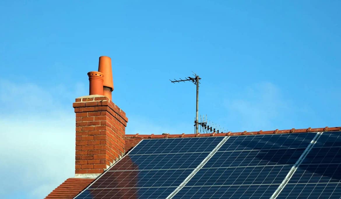 Roof with solar panels - US solar advantages - best solar offer